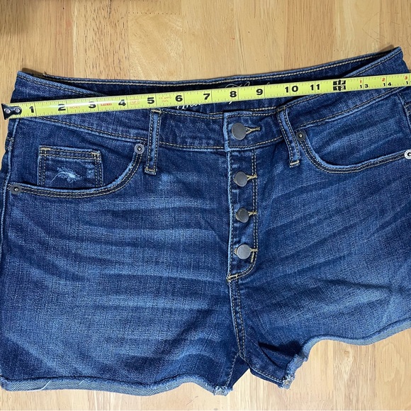 Universal Thread High Rise Denim Shorts - Picture 3 of 5